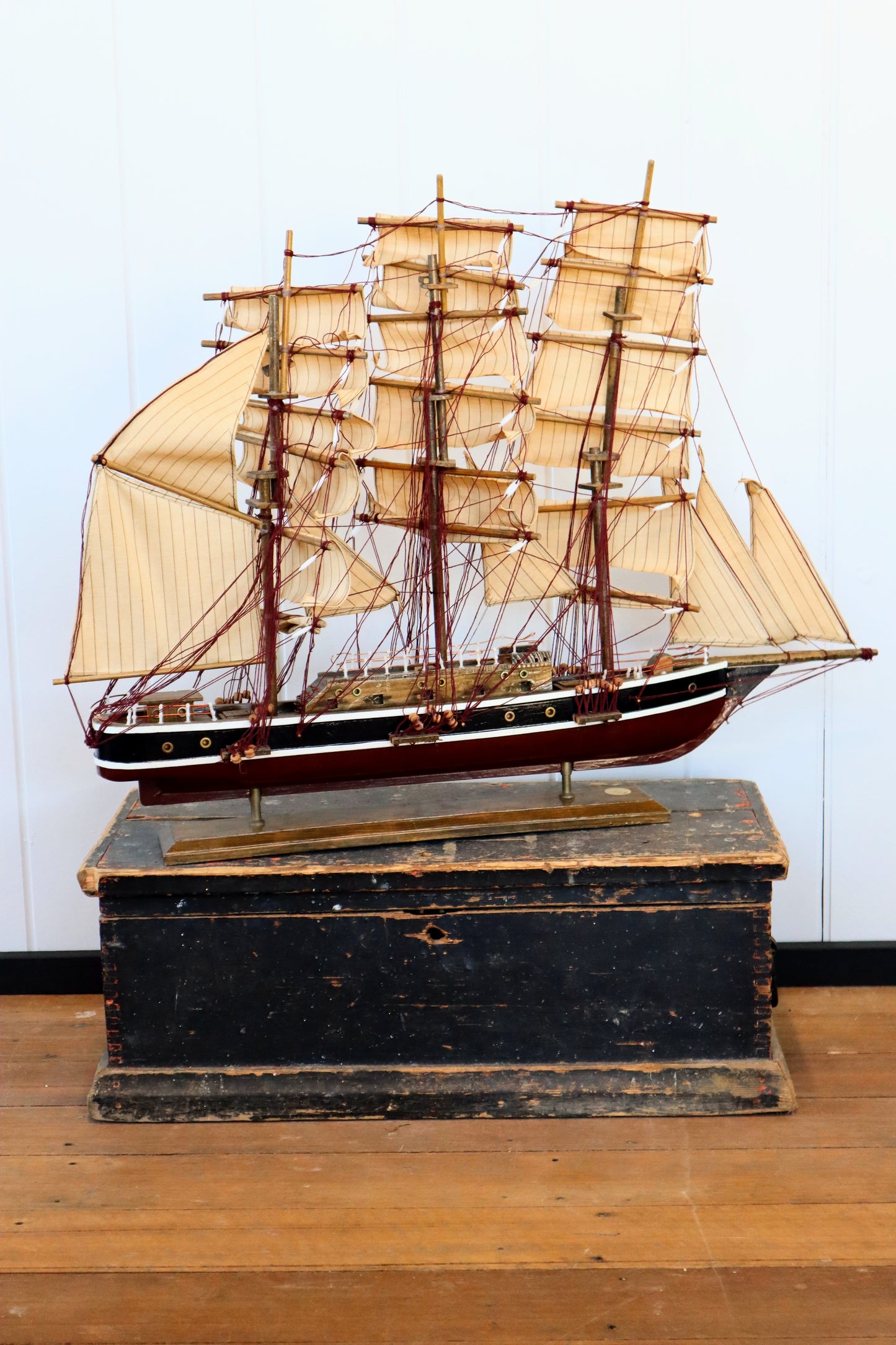 Large model ship