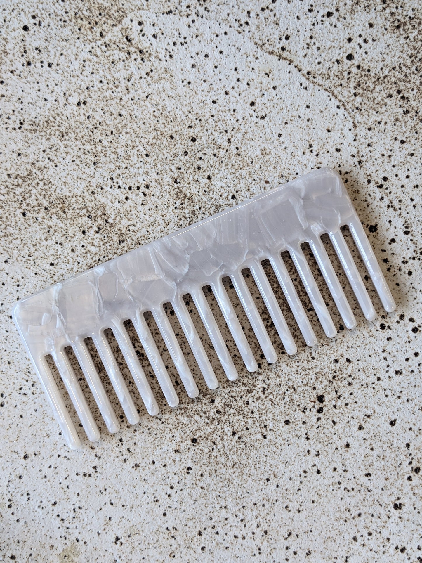 Toirtoiseshell Comb - White