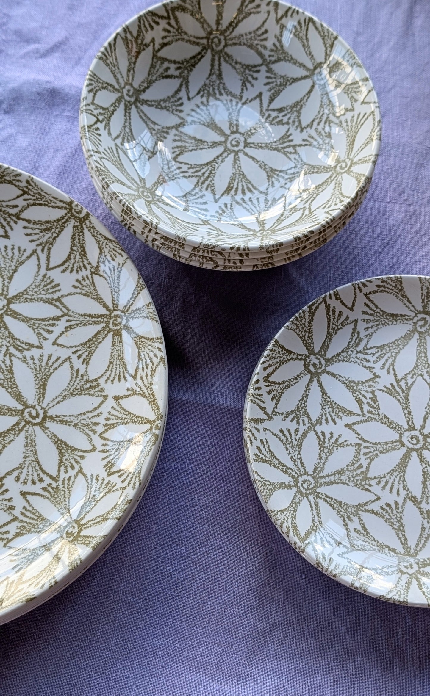 Clematis Mid Century Dinner Set