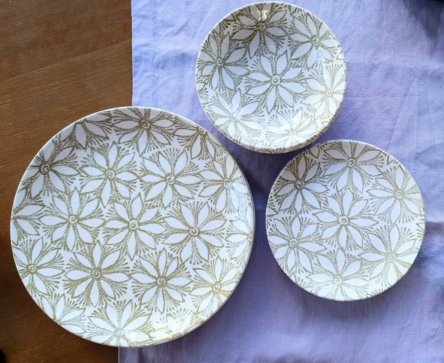 Clematis Mid Century Dinner Set
