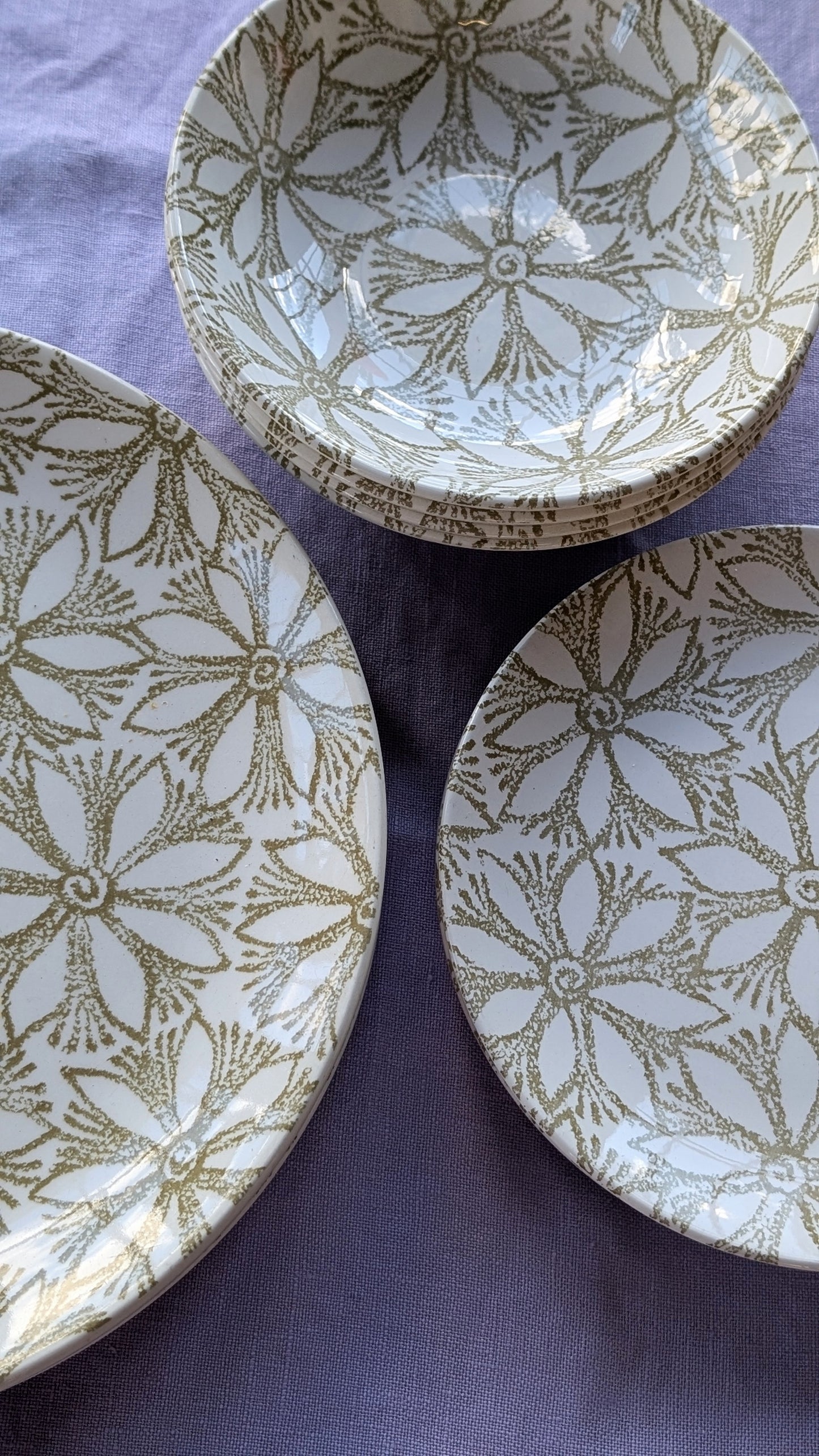 Clematis Mid Century Dinner Set