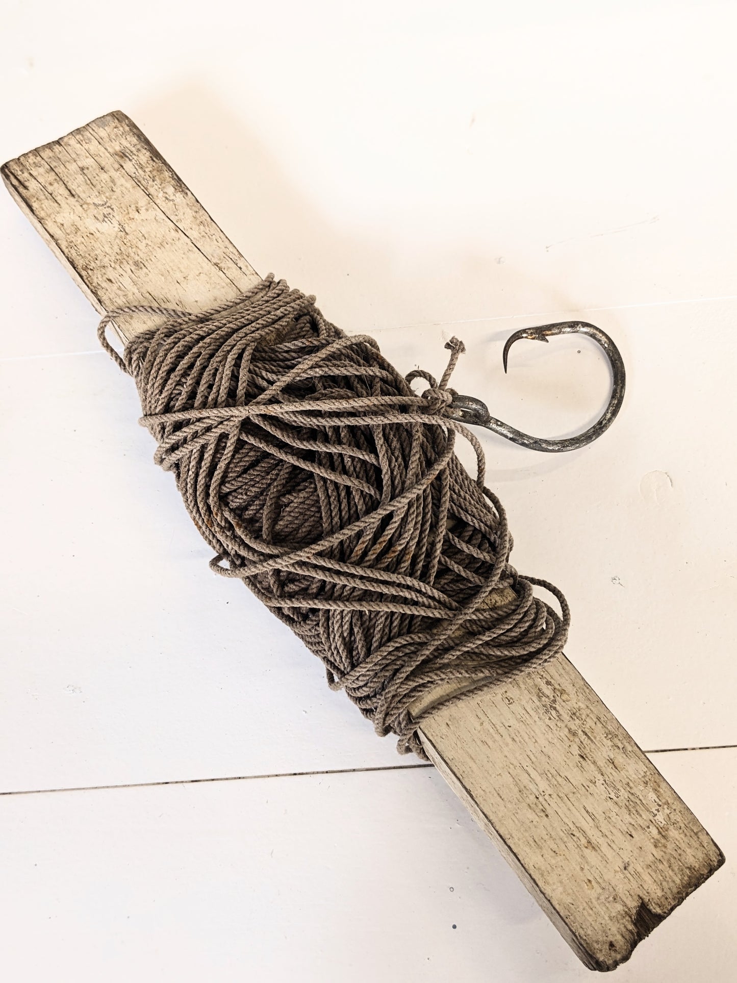 Wooden fishing hand line - taupe